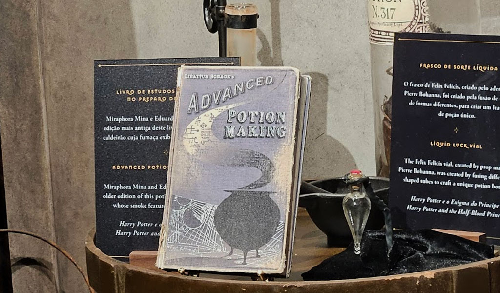 O livro do Príncipe Mestiço é destaque na exposição de Harry Potter